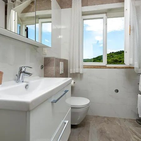 2 Bedroom Lovely In 펜션 *