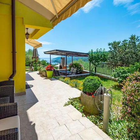 2 Bedroom Lovely In Prázdninový dům