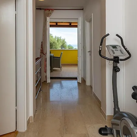 2 Bedroom Lovely In 펜션 라벡
