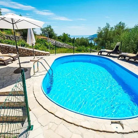 Prázdninový dům 2 Bedroom Lovely In Rabac
