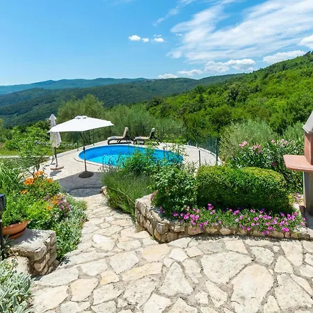 2 Bedroom Lovely In Rabac