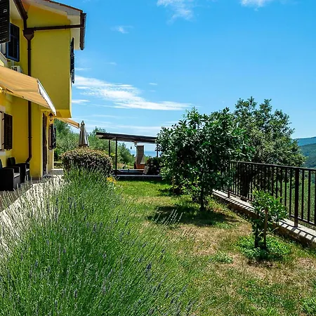 2 Bedroom Lovely In Prázdninový dům