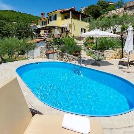 2 Bedroom Lovely In *