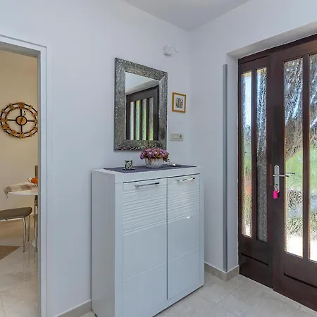 2 Bedroom Lovely In 펜션 라벡